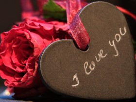 我爱你的各国语言写法,换一种语言对她说我爱你