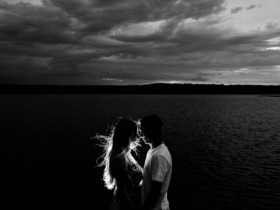 情侣之间冷战谁更难受