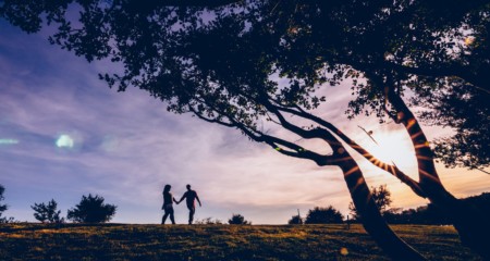 发现女友和别人聊天暧昧该怎么办？
